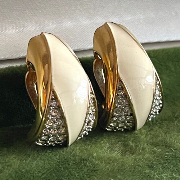 Vintage St. John Cream Enamel Rhinestone Clip On Gold Tone Earrings - Picture 4 of 8